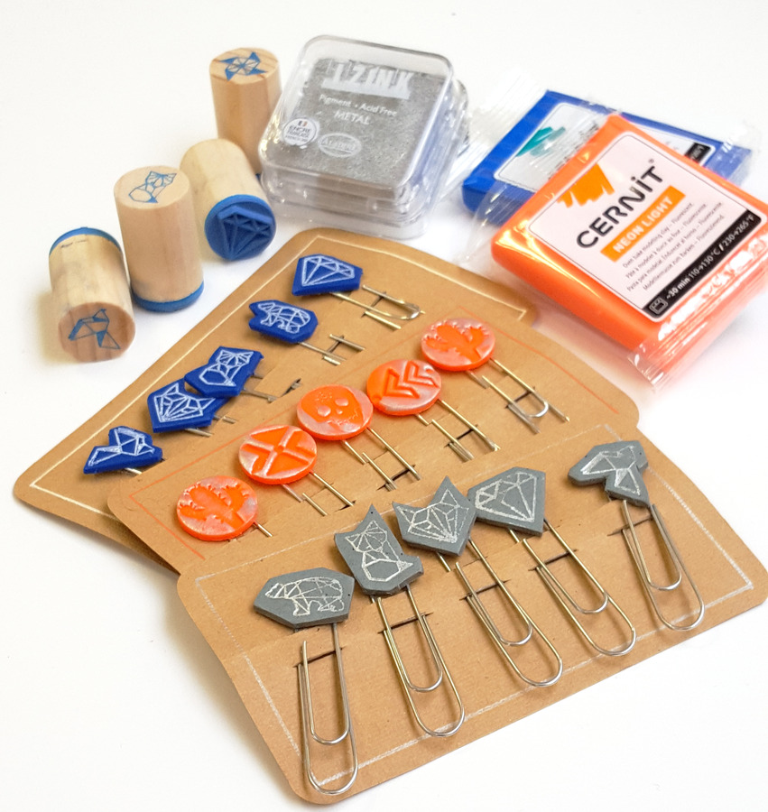 Scrapbboking embellishments in polymeerklei