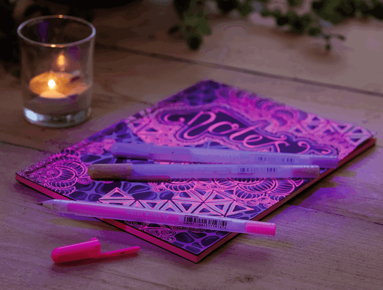 Couleurs fluos des stylos Gelly Roll Moonlight de Sakura