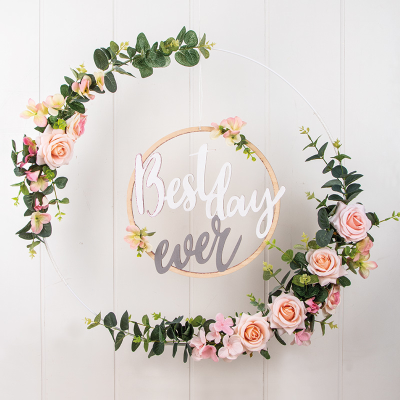 Couronne de bois et fleurs pour un mariage estival !