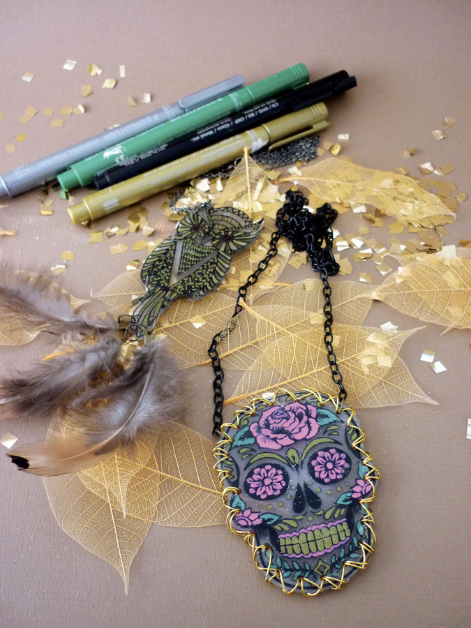 Bijoux en plastique fou